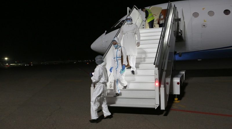 В аэропорт Алматы прибыли российские врачи для борьбы с коронавирусом